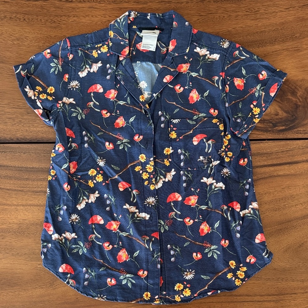 The North Face Floral Print Short Sleeve Button-Up Small Women’s